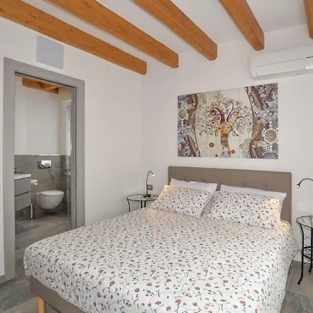 Two-bedroom In -co-